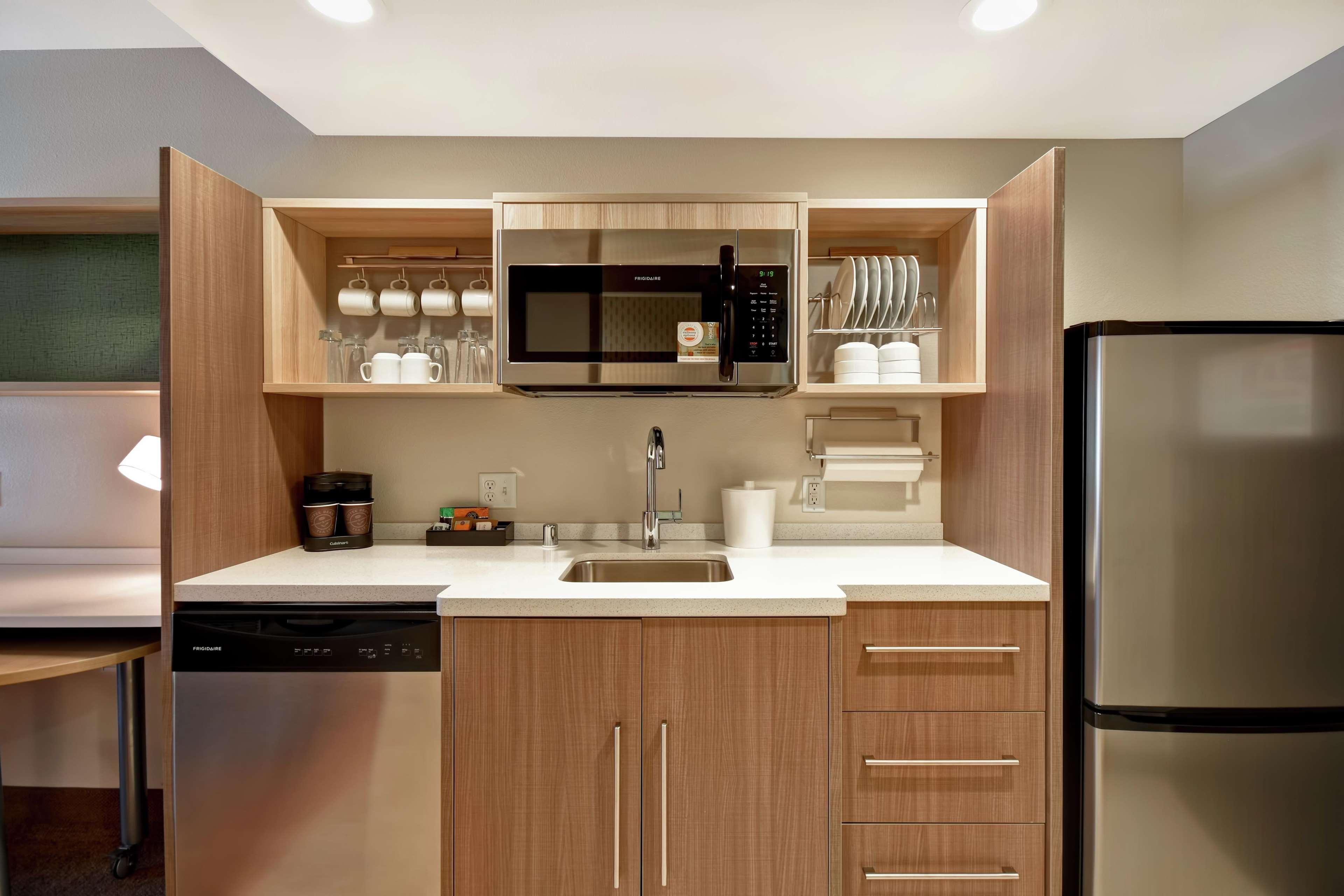 Home2 Suites By Hilton Victorville Exterior photo